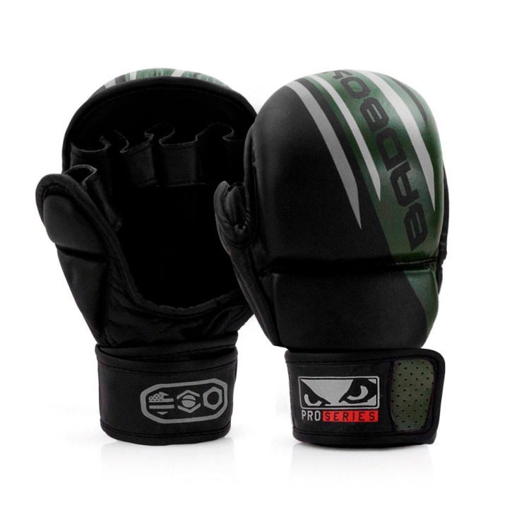Abverkauf Bad Boy Pro Series Advanced MMA Safety Gloves Black Green