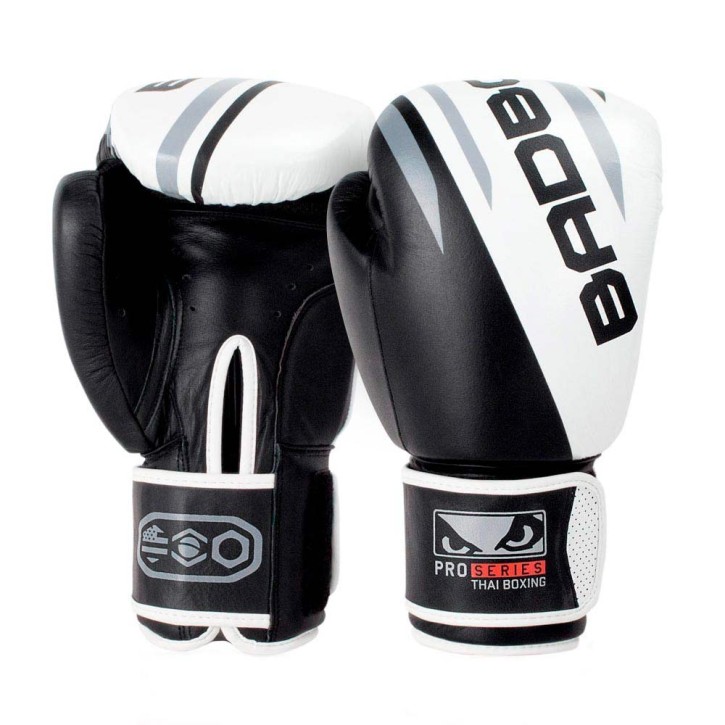 Abverkauf Bad Boy Pro Series Advanced Thai Boxing Gloves Black White